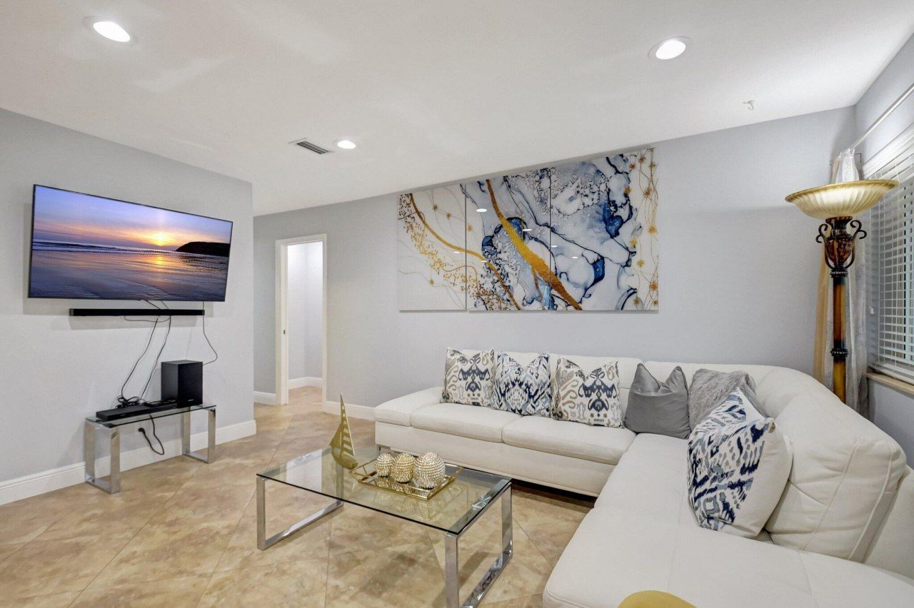 6604 Eastview Drive, Lake Worth, FL 33462 Photo