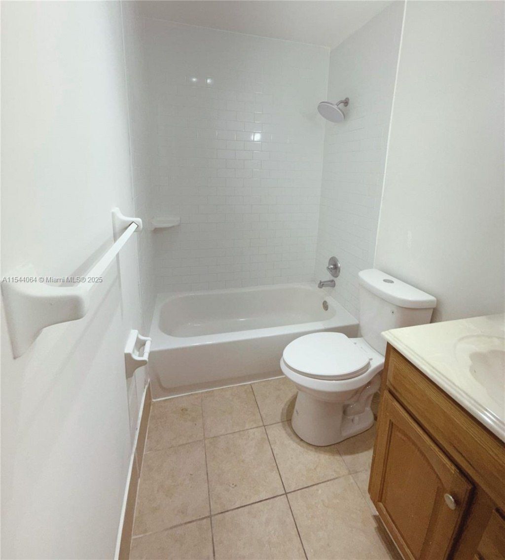 2106 Sherwood Forest Blvd, Unit 17, West Palm Beach, FL 33415 Photo