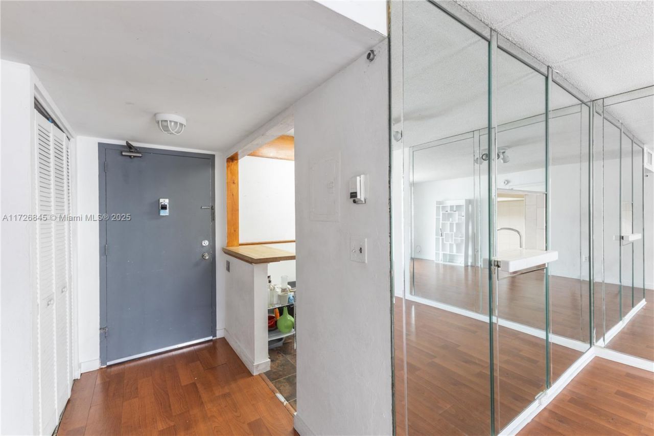 345 Ocean Dr, Unit 304, Miami Beach, FL 33139 Photo