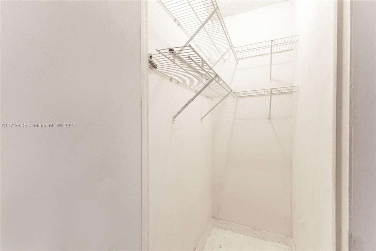 345 Ocean Dr, Unit 304, Miami Beach, FL 33139 Photo
