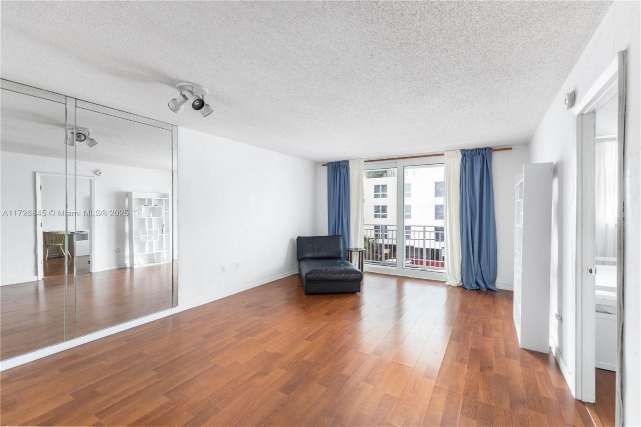 345 Ocean Dr, Unit 304, Miami Beach, FL 33139 Photo