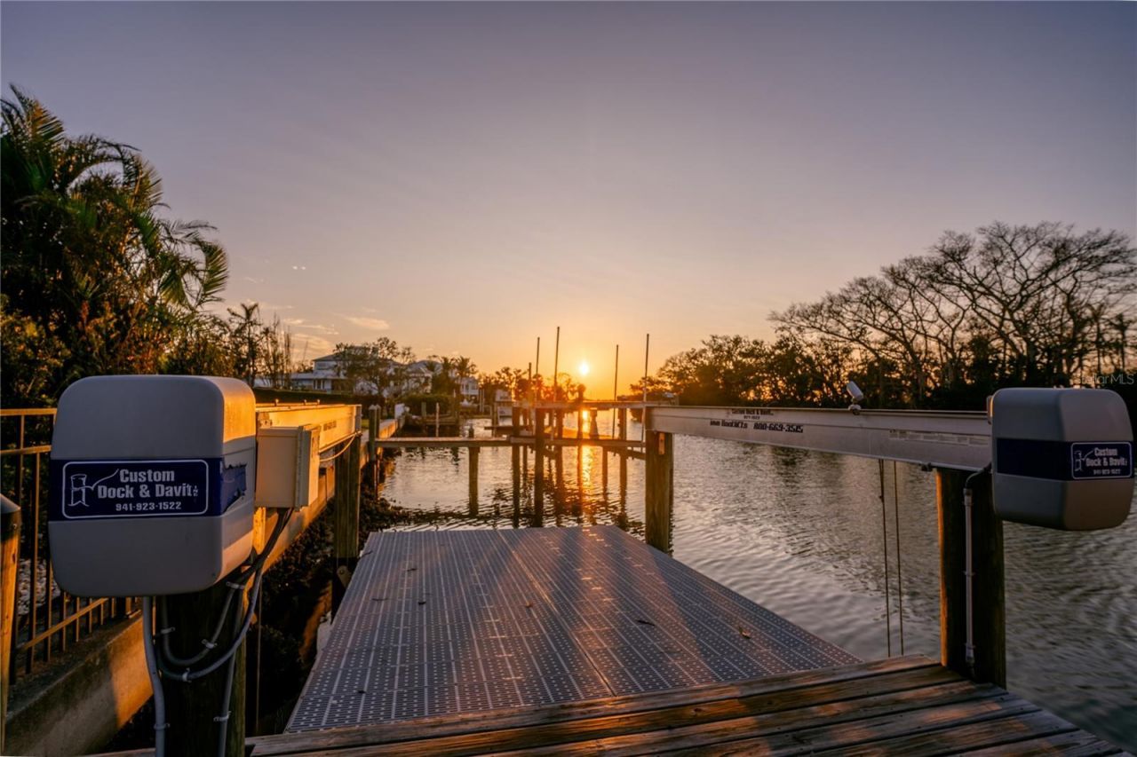 1541 Bay Point Drive, Sarasota, FL 34236 Photo