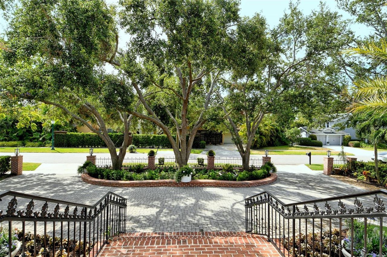 1541 Bay Point Drive, Sarasota, FL 34236 Photo