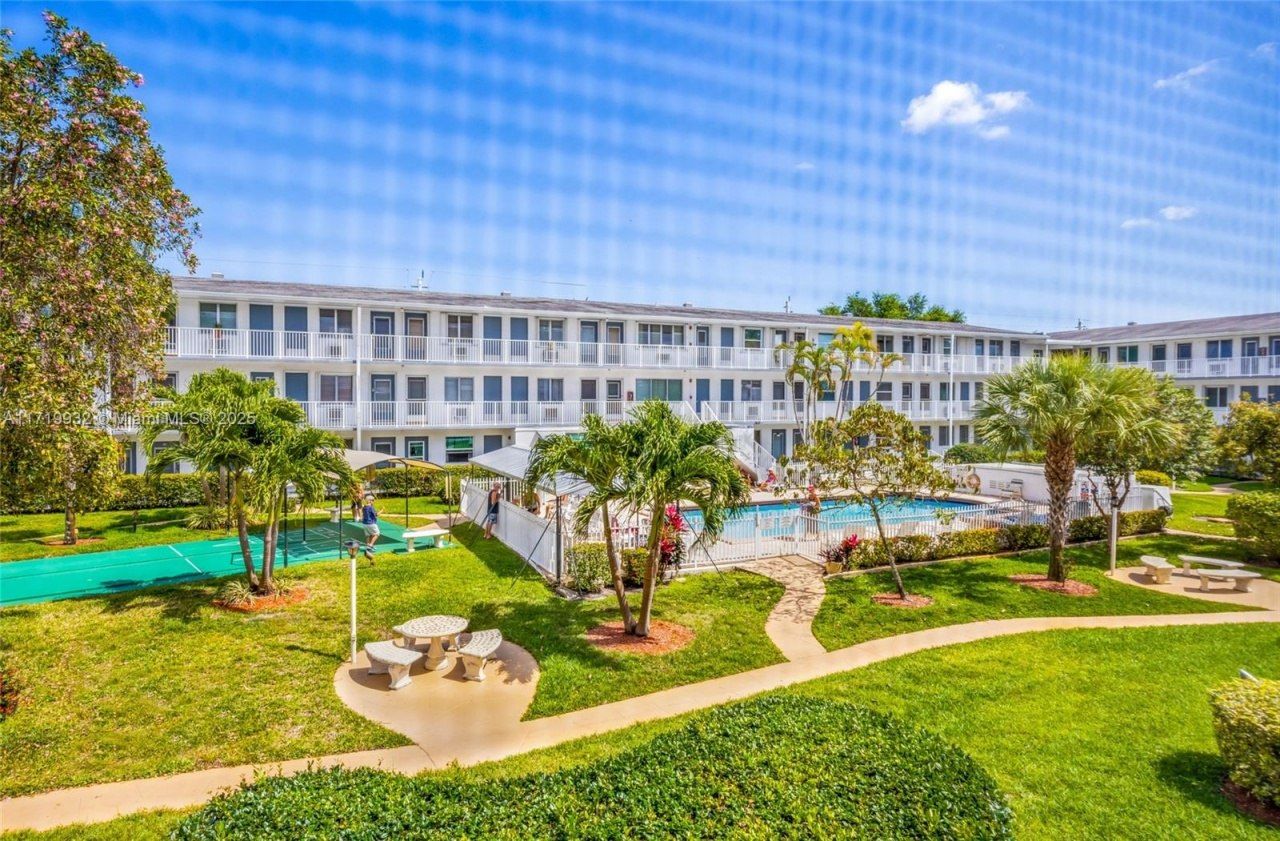 15610 NE 6th Ave, Unit 8D, Miami, FL 33162 Photo