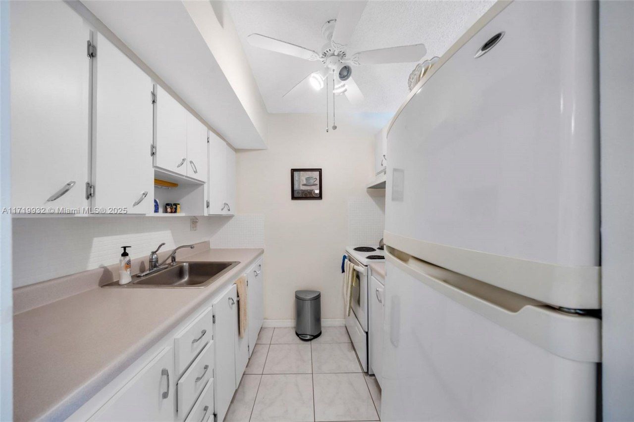 15610 NE 6th Ave, Unit 8D, Miami, FL 33162 Photo