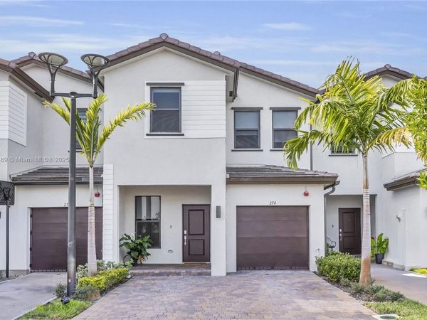 274 SW 159th Pl, Pembroke Pines, FL 33027