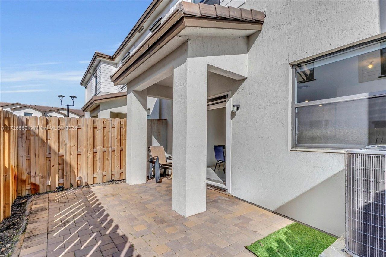 274 SW 159th Pl, Pembroke Pines, FL 33027 Photo