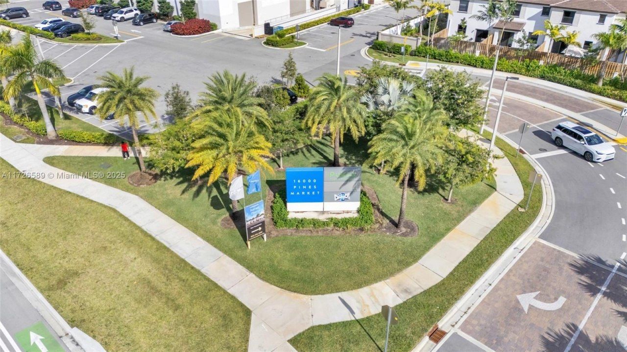 274 SW 159th Pl, Pembroke Pines, FL 33027 Photo