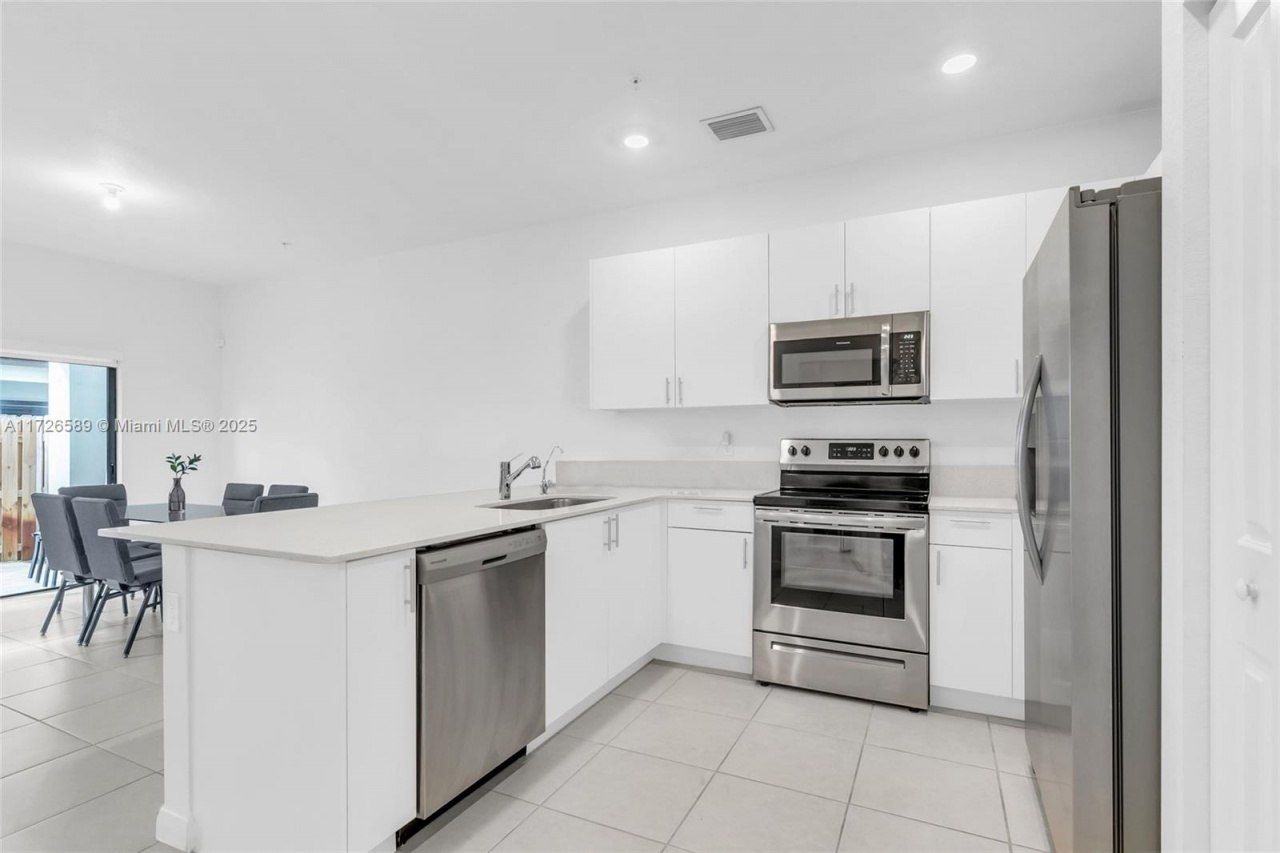 274 SW 159th Pl, Pembroke Pines, FL 33027 Photo