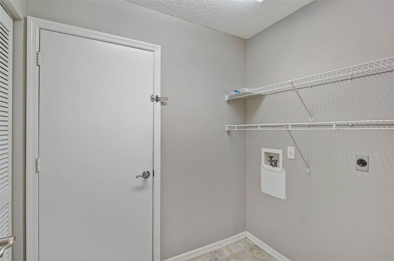 7146 Lakeside Drive, Sarasota, FL 34243 Photo