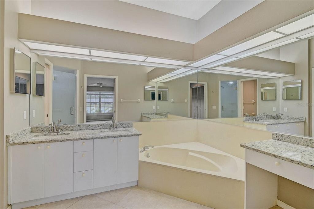7146 Lakeside Drive, Sarasota, FL 34243 Photo