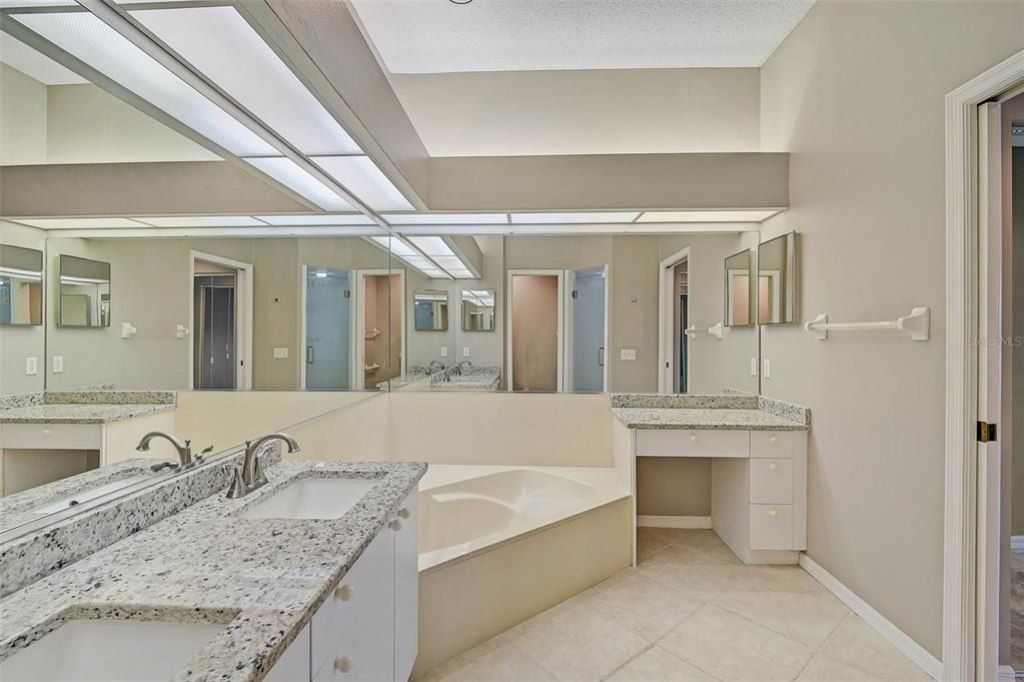 7146 Lakeside Drive, Sarasota, FL 34243 Photo