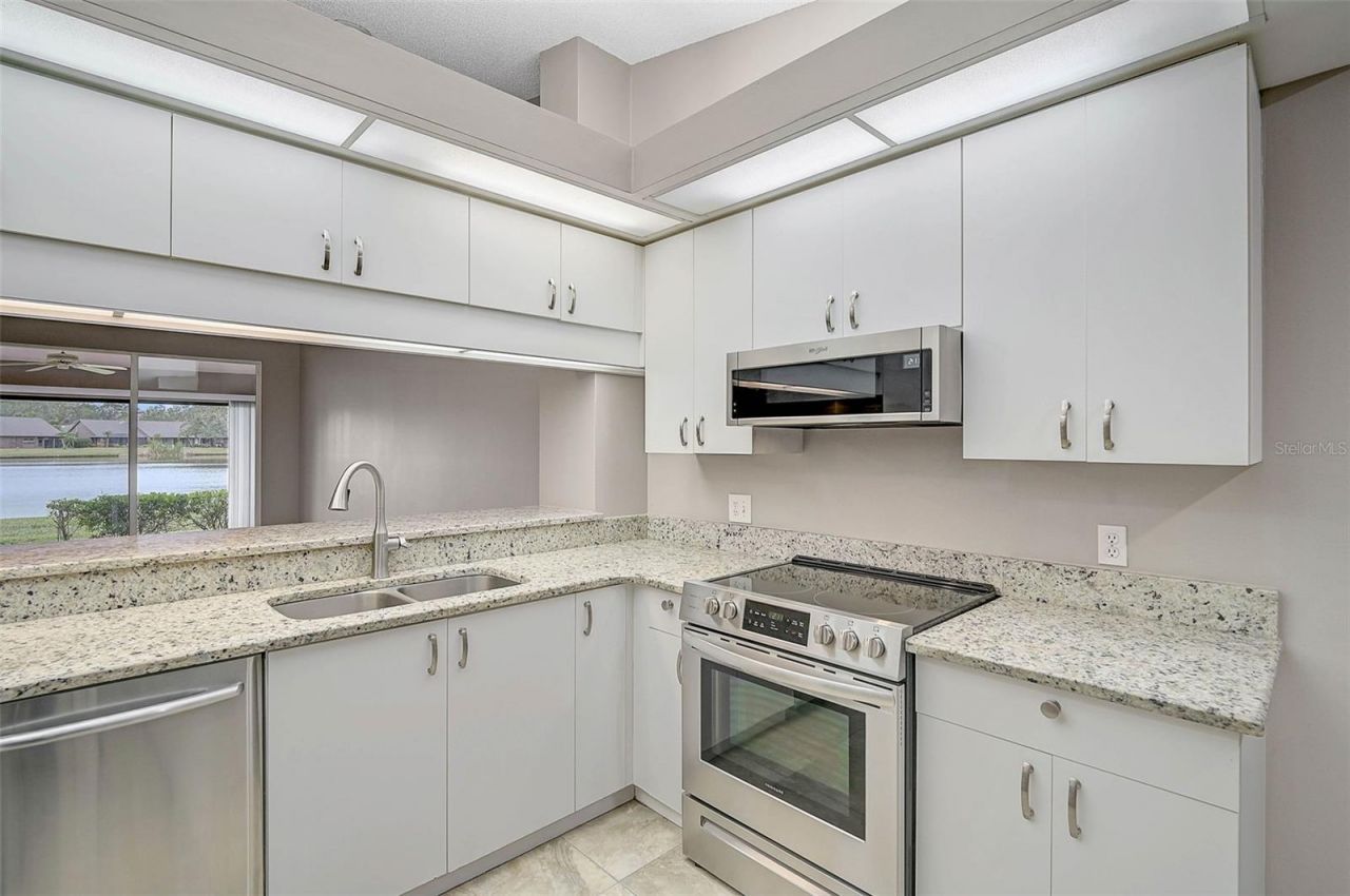 7146 Lakeside Drive, Sarasota, FL 34243 Photo