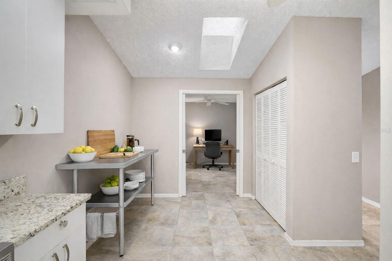 7146 Lakeside Drive, Sarasota, FL 34243 Photo