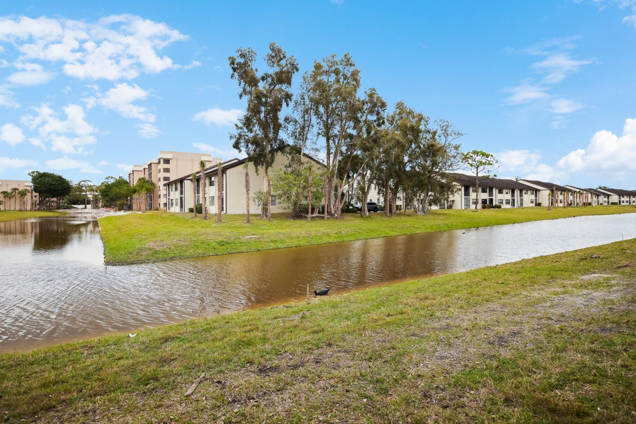 4745 Lucerne Lakes Boulevard, Unit 101, Lake Worth, FL 33467 Photo