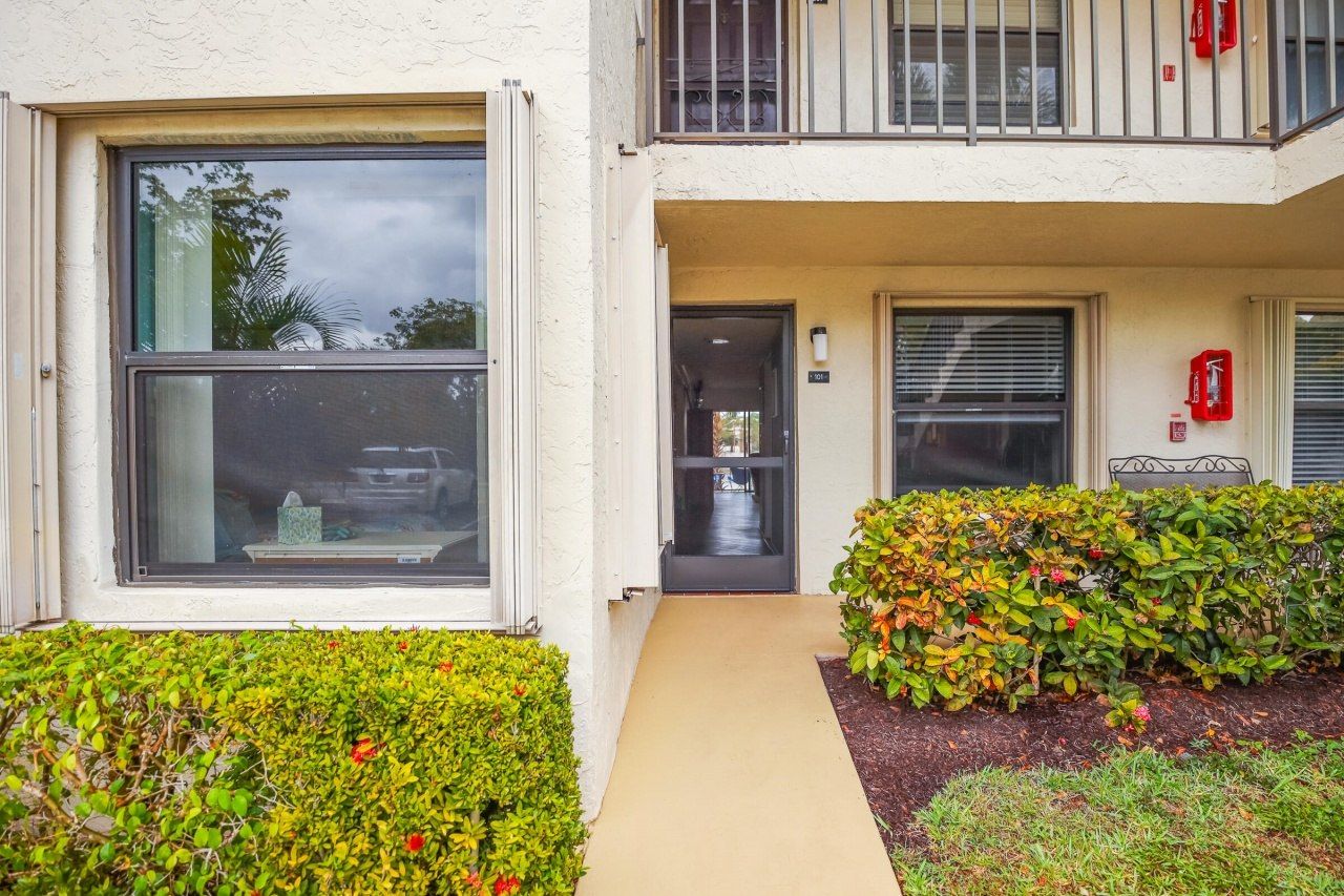 4745 Lucerne Lakes Boulevard, Unit 101, Lake Worth, FL 33467 Photo