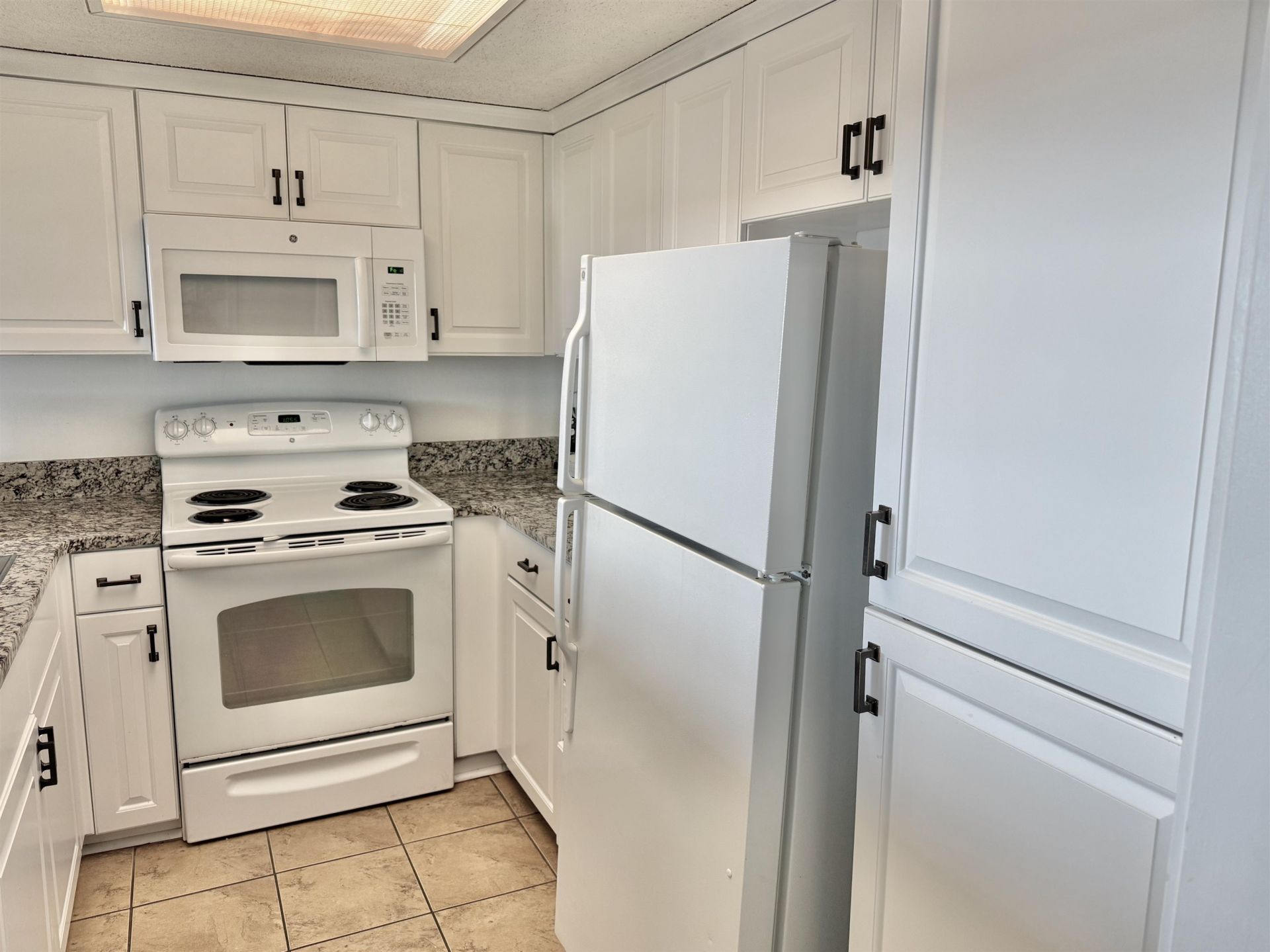 9820 Queensway Blvd. Photo 19