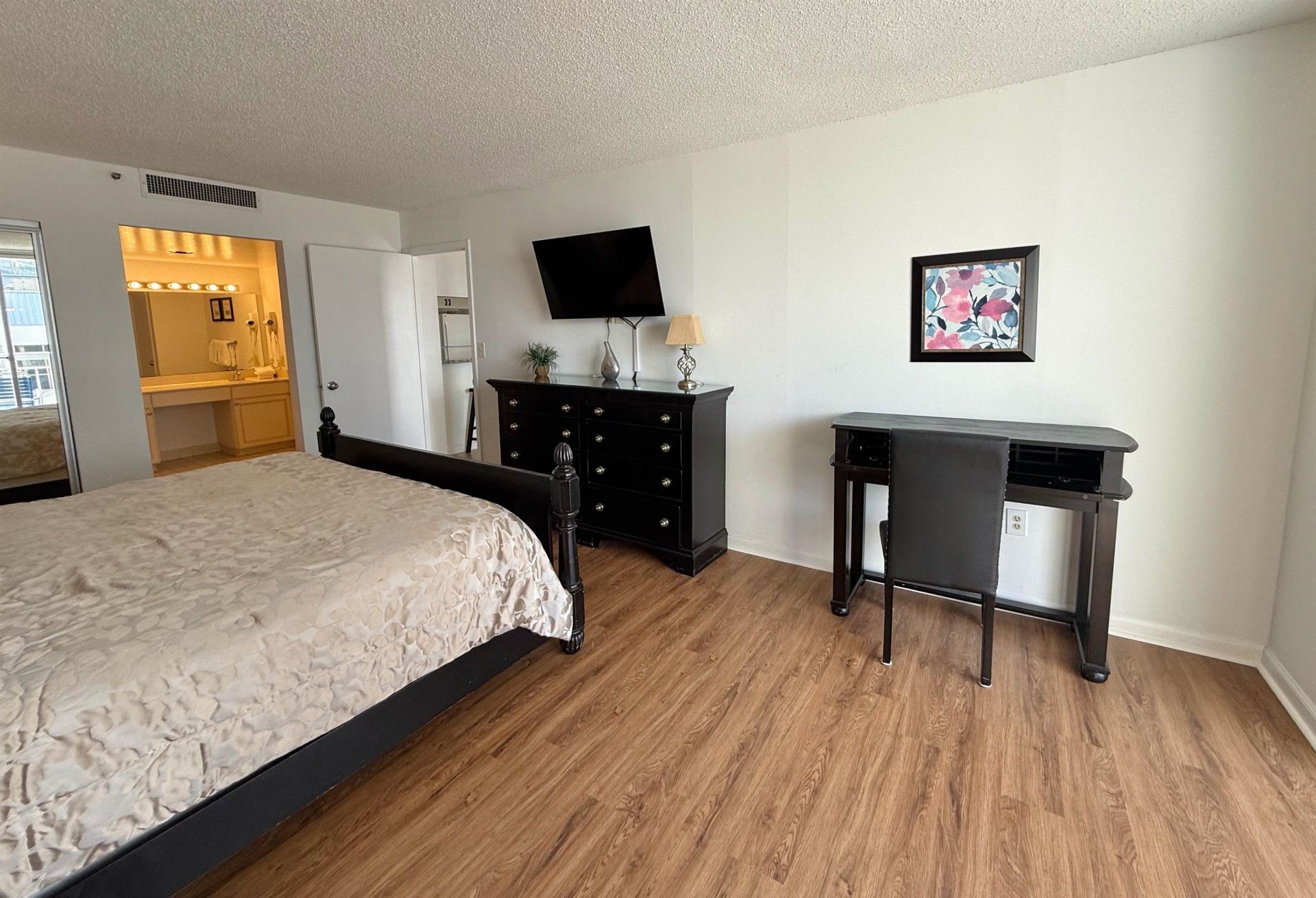 9820 Queensway Blvd. Photo 23