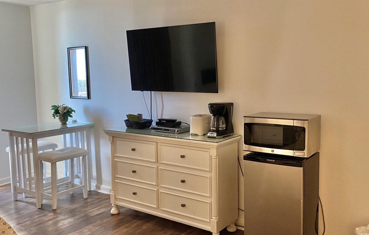 9820 Queensway Blvd. Photo 32