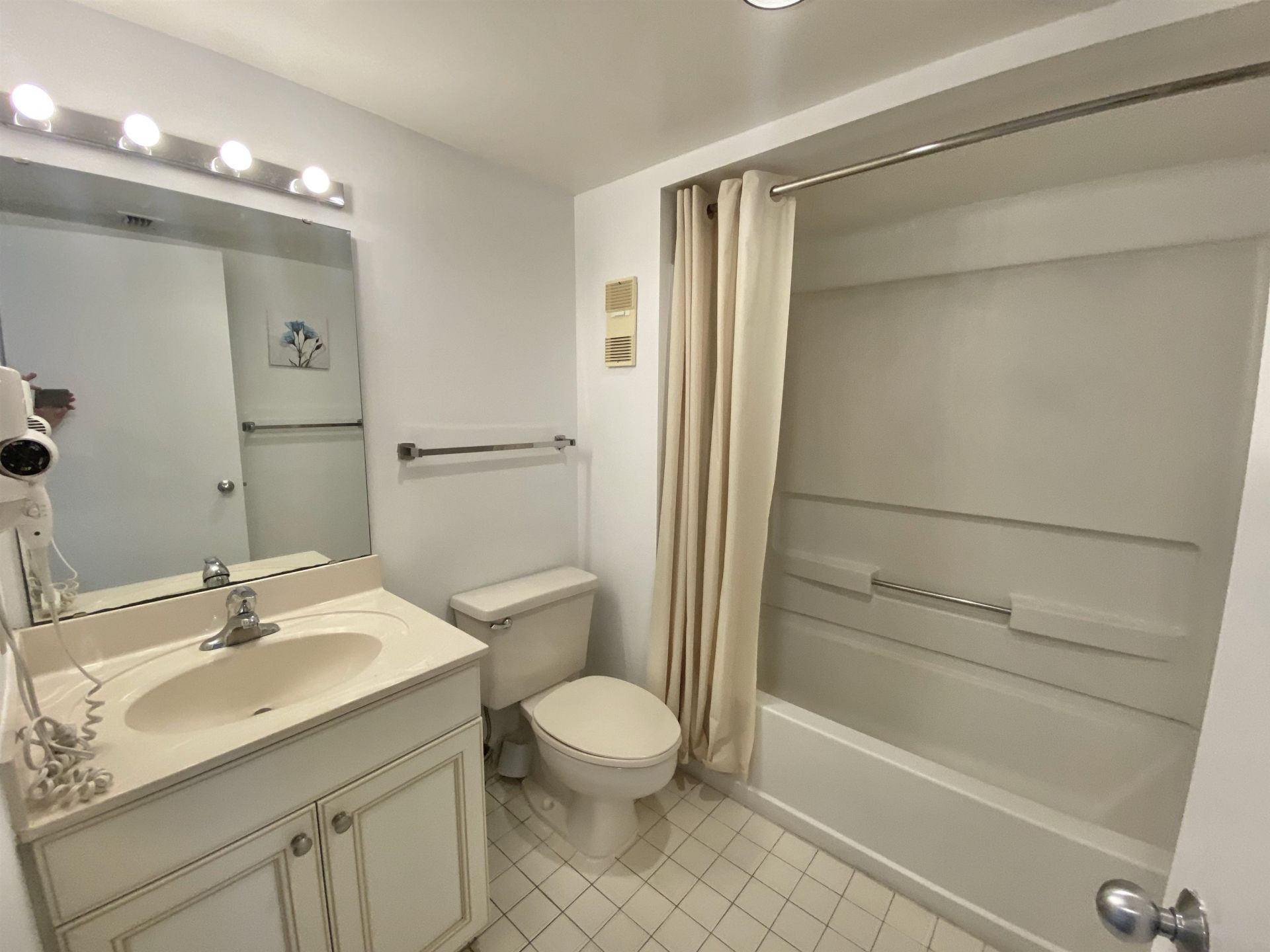 9820 Queensway Blvd. Photo 35