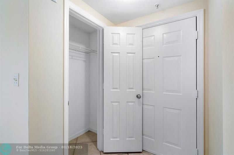 6492 Emerald Dunes Drive, Unit 208, West Palm Beach, FL 33411 Photo