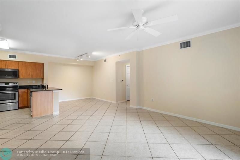 6492 Emerald Dunes Drive, Unit 208, West Palm Beach, FL 33411 Photo