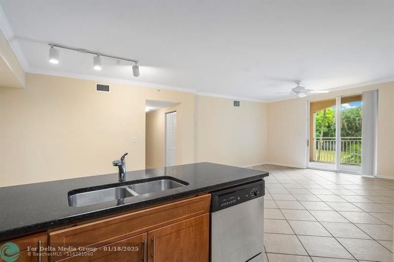 6492 Emerald Dunes Drive, Unit 208, West Palm Beach, FL 33411 Photo