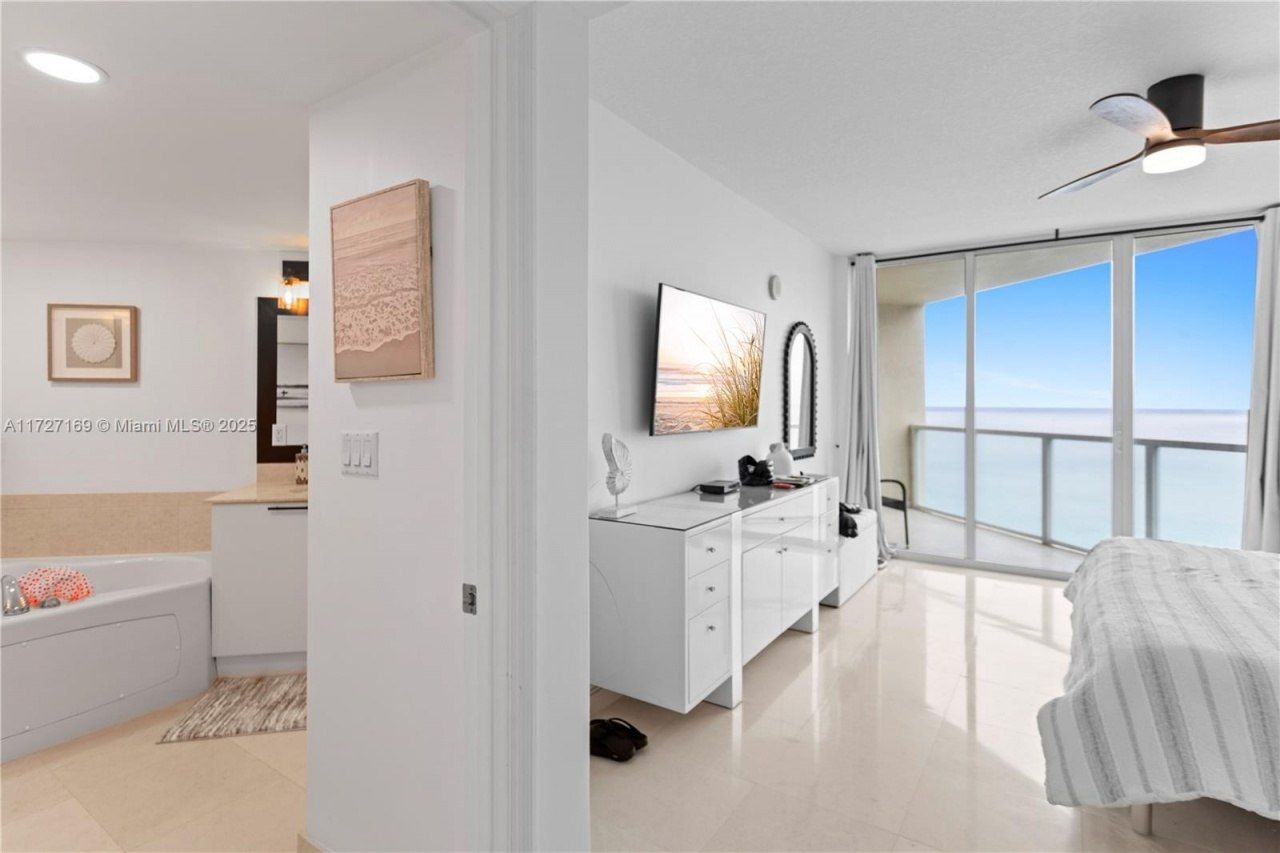 16699 Collins Ave, Unit 2709, Sunny Isles Beach, FL 33160 Photo
