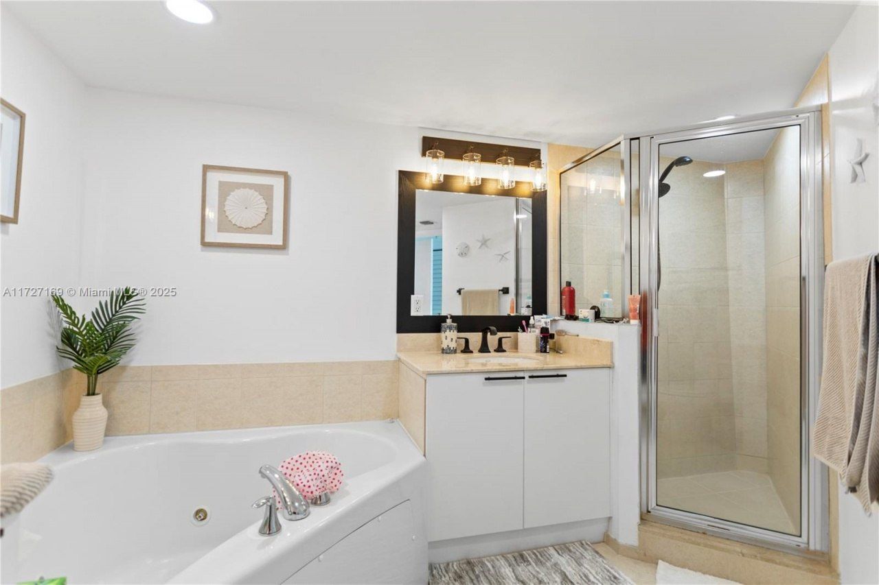 16699 Collins Ave, Unit 2709, Sunny Isles Beach, FL 33160 Photo