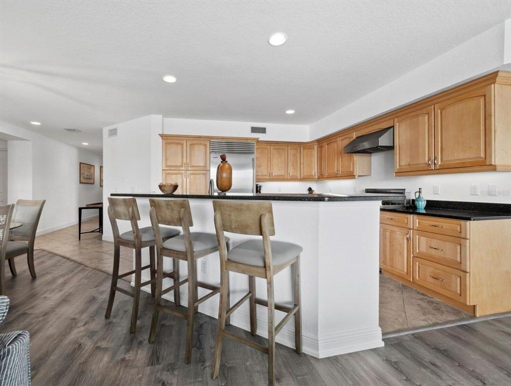 650 Golden Gate Point, Unit 401, Sarasota, FL 34236 Photo