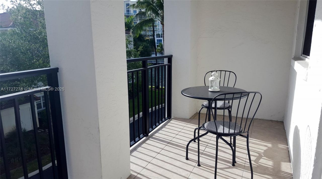 3215 NE 184 St, Unit 14302, Aventura, FL 33160 Photo