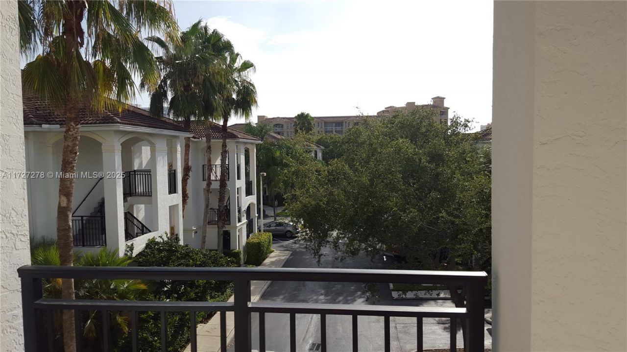 3215 NE 184 St, Unit 14302, Aventura, FL 33160 Photo