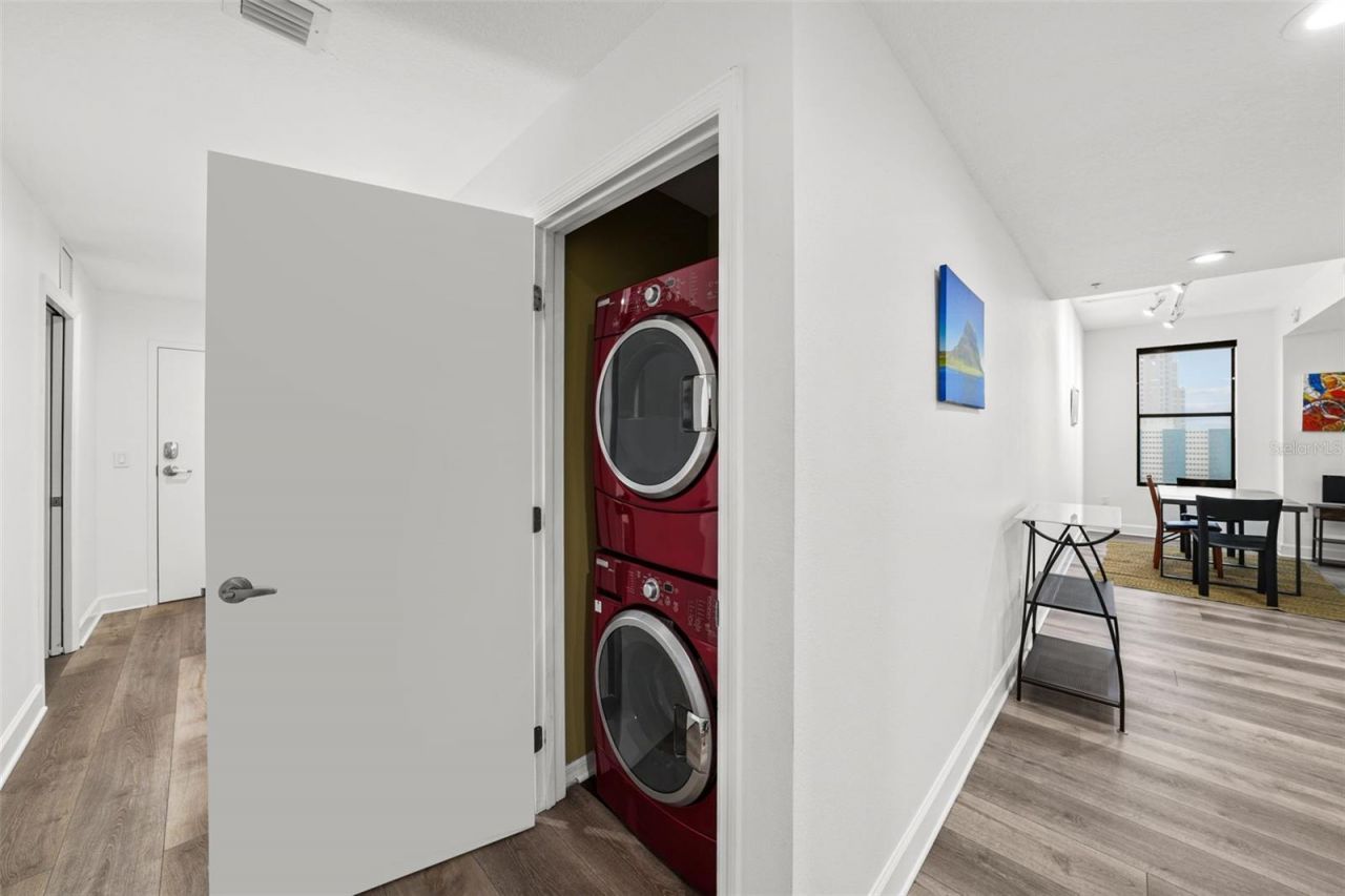 226 5th Avenue N, Unit 1106, Saint Petersburg, FL 33701 Photo