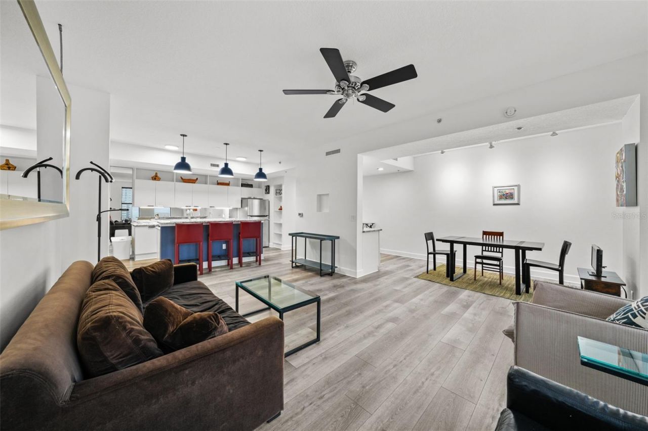 226 5th Avenue N, Unit 1106, Saint Petersburg, FL 33701 Photo