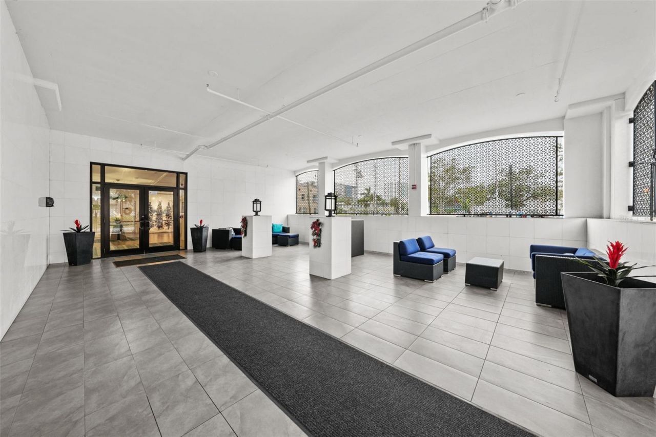 226 5th Avenue N, Unit 1106, Saint Petersburg, FL 33701 Photo