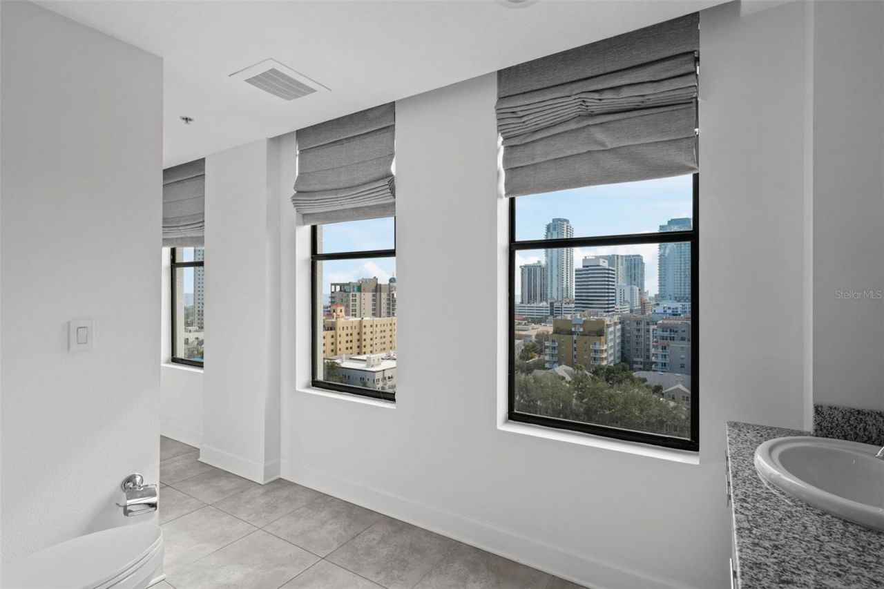 226 5th Avenue N, Unit 1106, Saint Petersburg, FL 33701 Photo