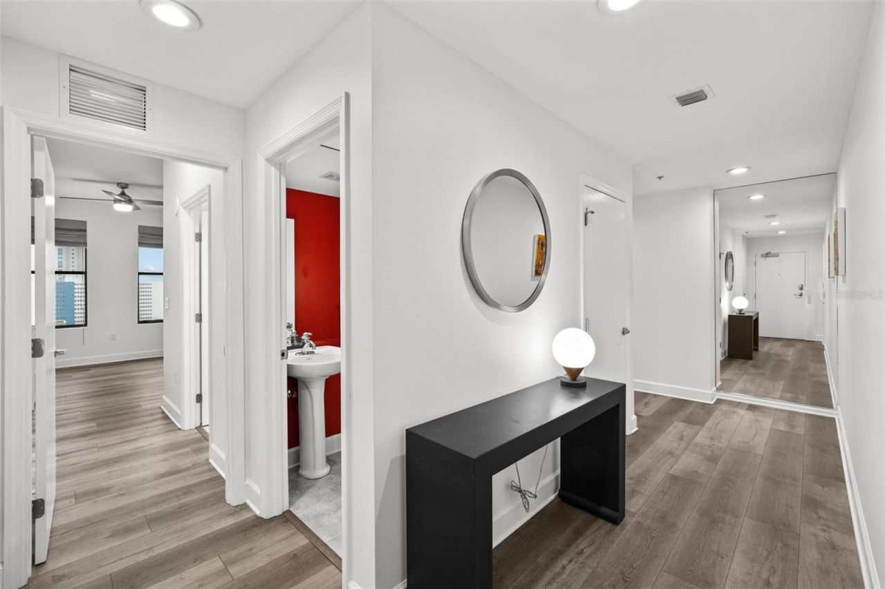 226 5th Avenue N, Unit 1106, Saint Petersburg, FL 33701 Photo