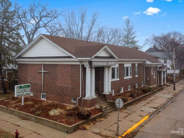 103 E Morgan Street, Dixon, IL 61021