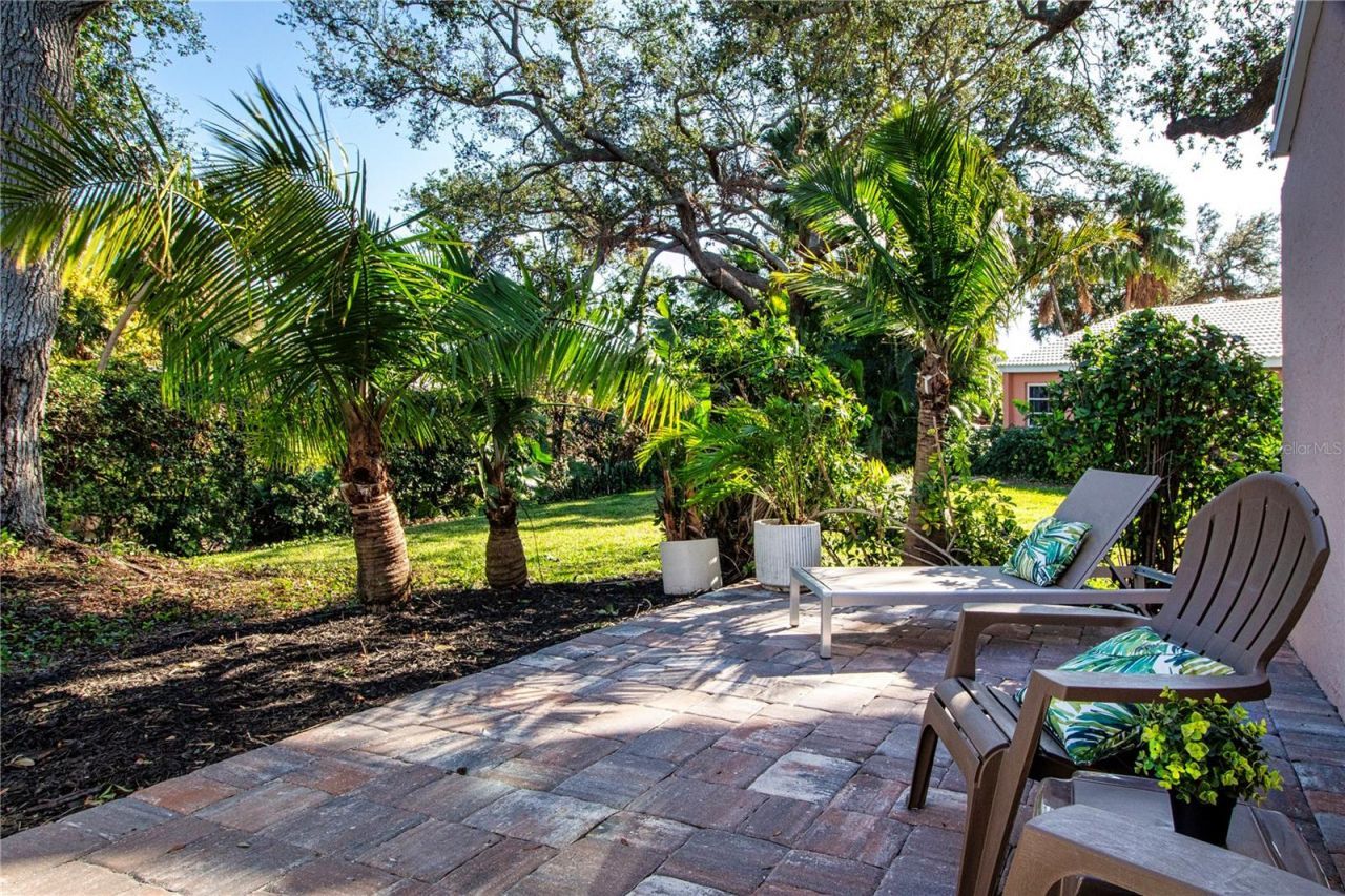 7213 Las Casas Drive, Sarasota, FL 34243 Photo