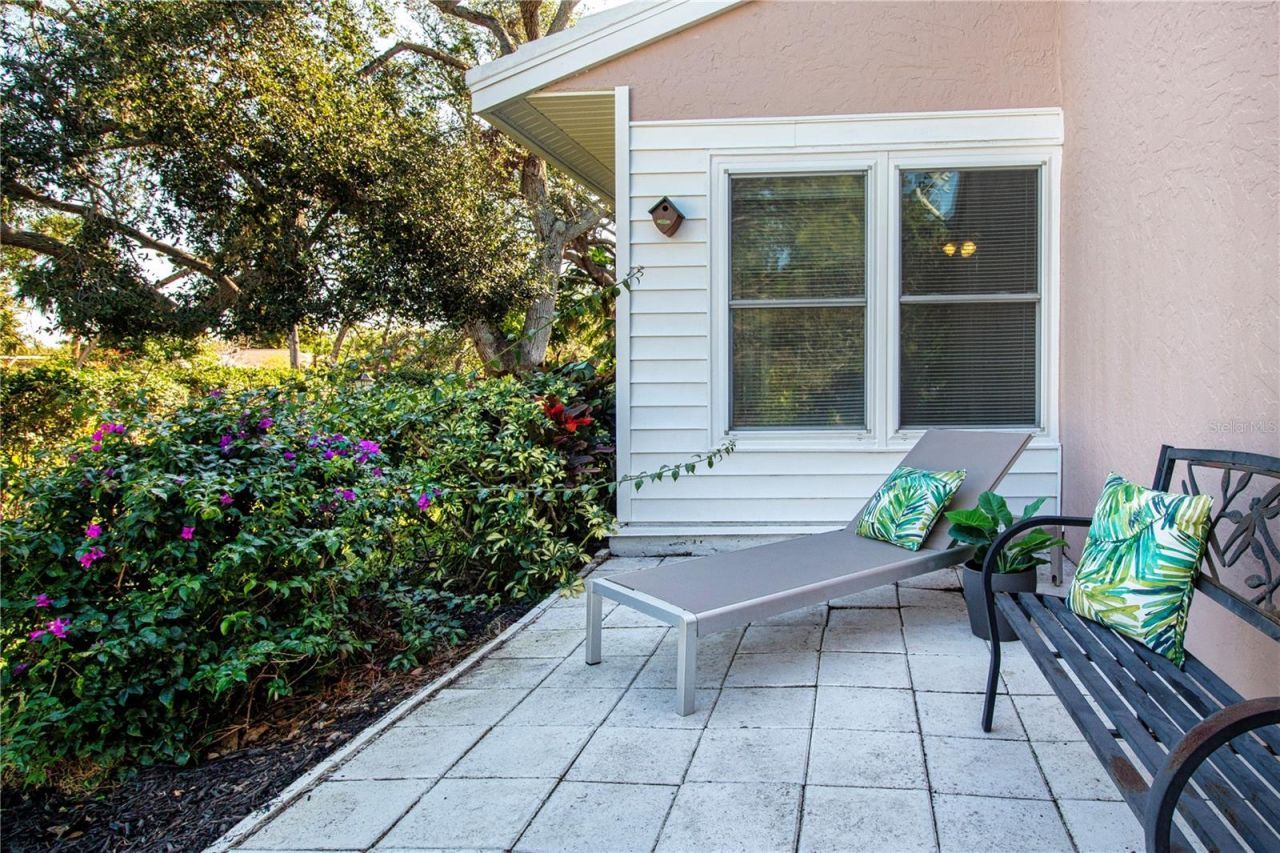 7213 Las Casas Drive, Sarasota, FL 34243 Photo