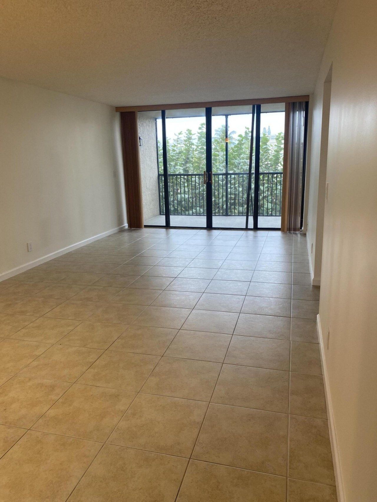 17 Royal Palm Way, Unit 305, Boca Raton, FL 33432 Photo