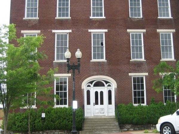 706 N Main St, Columbia, TN 38401