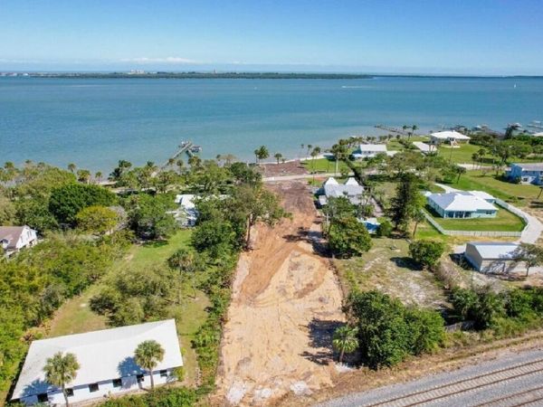 1033 S Indian River Drive, Fort Pierce, FL 34950