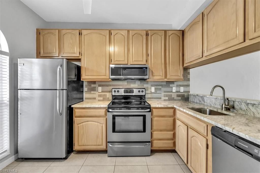 8161 Twelve Oaks Cir, Unit 523, Naples, FL 34113 Photo