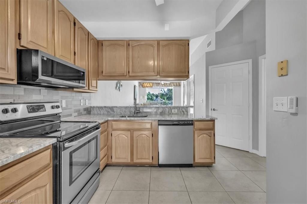 8161 Twelve Oaks Cir, Unit 523, Naples, FL 34113 Photo