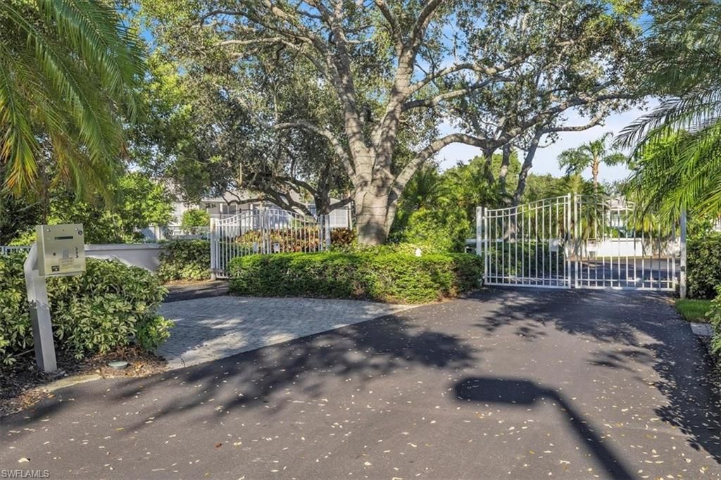 8161 Twelve Oaks Cir, Unit 523, Naples, FL 34113 Photo