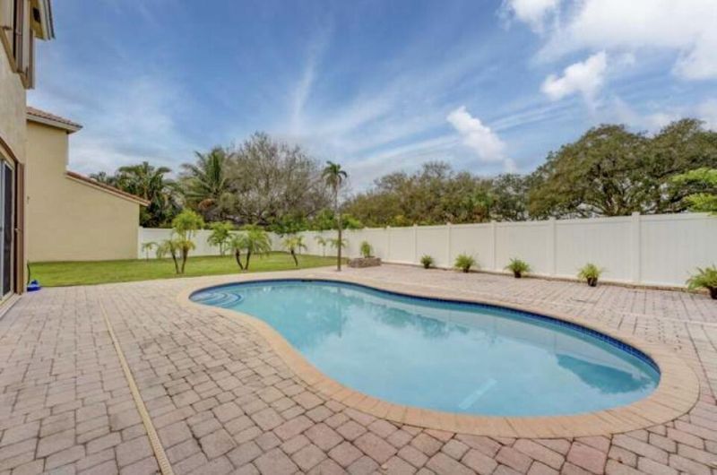 5012 Victoria Circle, West Palm Beach, FL 33409 Photo