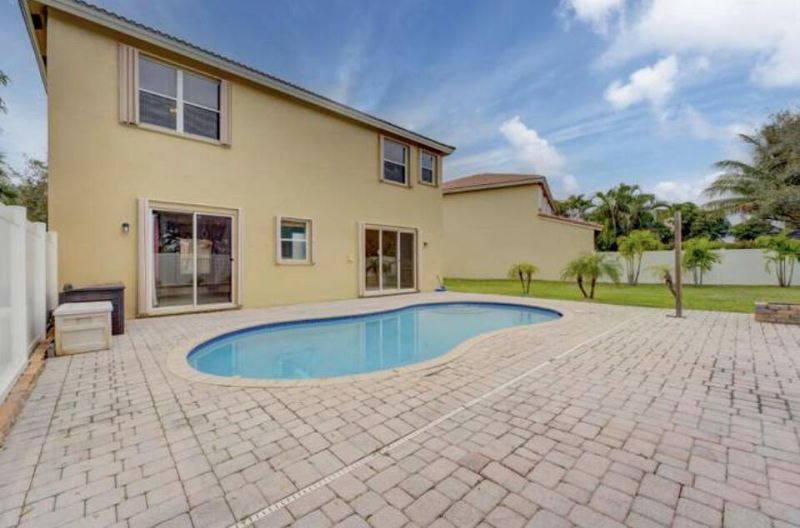 5012 Victoria Circle, West Palm Beach, FL 33409 Photo