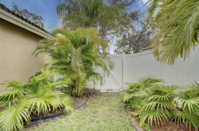 5012 Victoria Circle, West Palm Beach, FL 33409 Photo