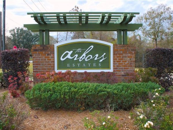62 ARBORS Circle, New Orleans, LA 70131